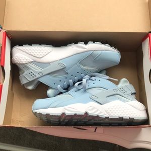 DEADSTOCK NIKE AIR HUARACHE SIZE 8